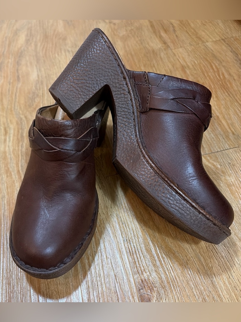 Born Women’s Brown Leather Clog Heels – Classic Comfort 8 M
